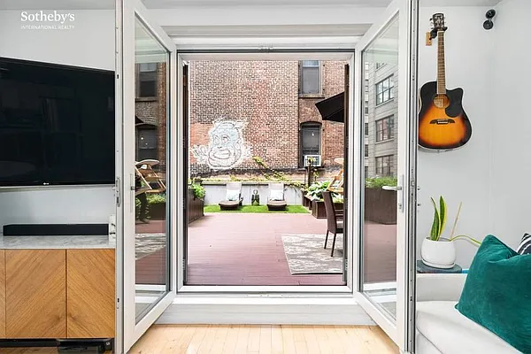 Sold by Sotheby's International Realty | media 6