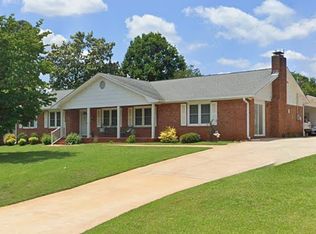 101 Phillips Cir, Boiling Springs, SC 29316