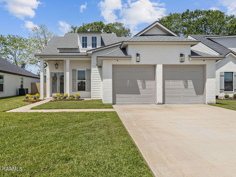 1st image of 107 Lakes Edge Dr
