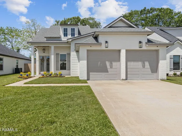 107 Lakes Edge Dr, Broussard, LA 70518