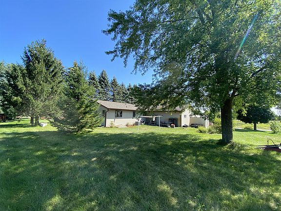 3rd image of W5562 Parkview Dr