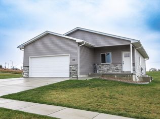 105 W 14th St, Madison, NE 68748