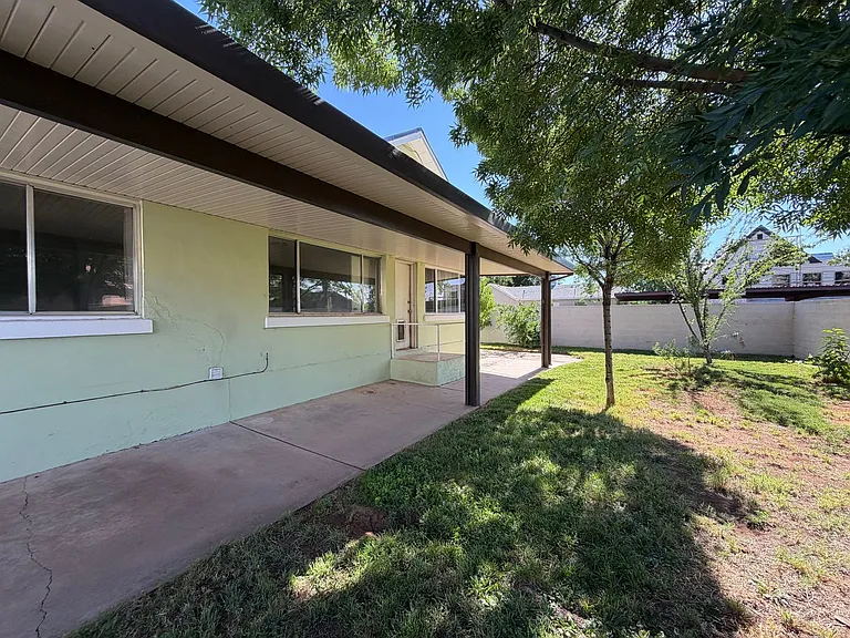 337 W 200 N — Photo 25