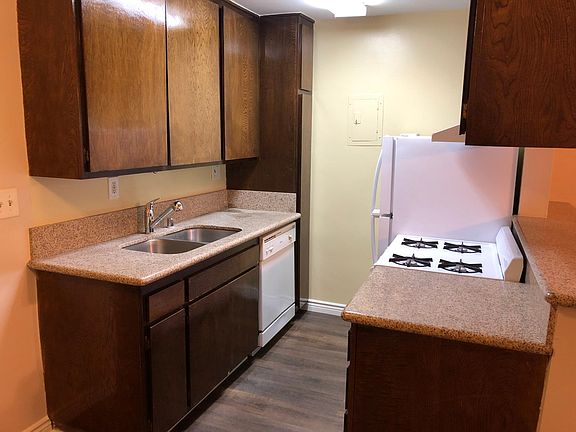 4th image of 11924 Louise Ave APT 4