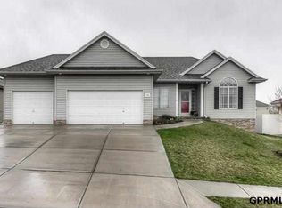 17102 Bohling Dr, Omaha, NE 68136