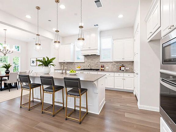 4th image of 1571 Amesbury Way