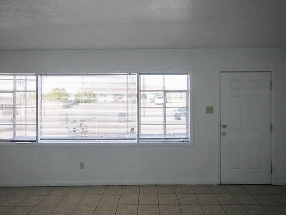 3rd image of 209 San Saba Rd