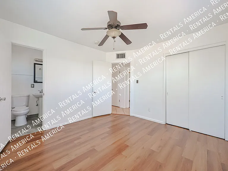2114 W Myrtle Ave — Photo 18
