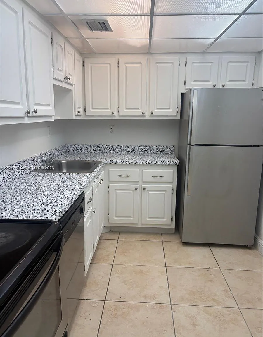 Bayview Palms Condo — Photo 1