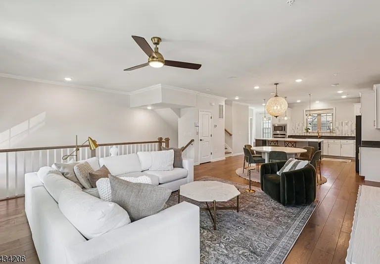 21 Dahlia Dr — Photo 3