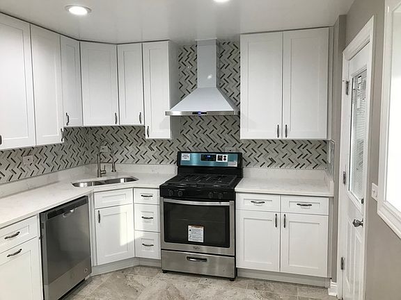3rd image of 9473 Park Ln