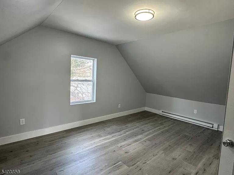 327 N Maple Ave — Photo 6