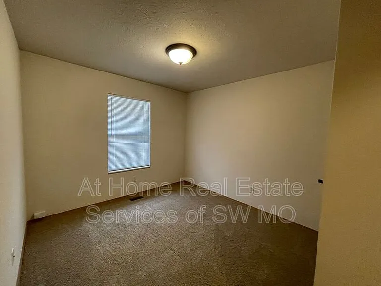 3928 S Jonathan Ave — Photo 6