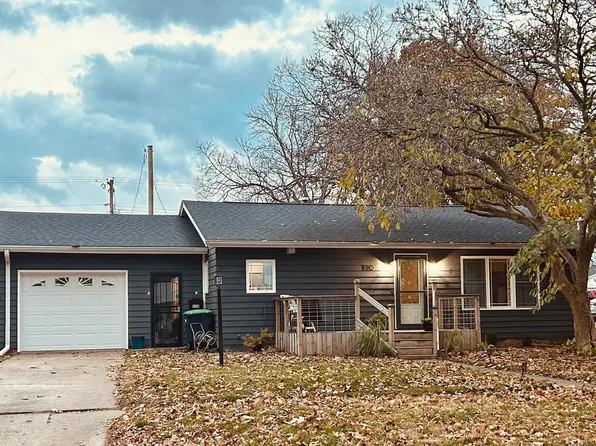 110 S 2nd St, Wapello, IA 52653