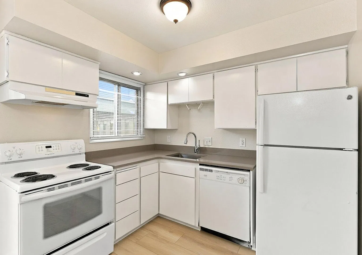 Park Hills Apartments — Photo 2