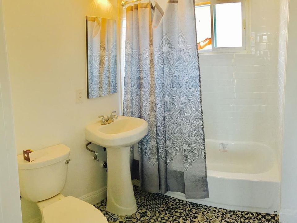2nd image of 3765 S Sepulveda Blvd APT 4