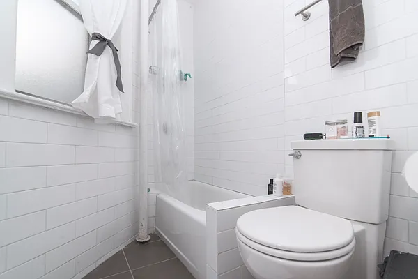 Rented by NYC HOMES 4LESS INC | media 18