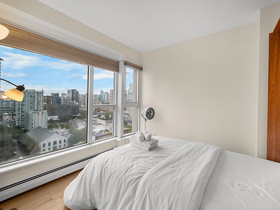 5th image of 183 Keefer Pl #2204
