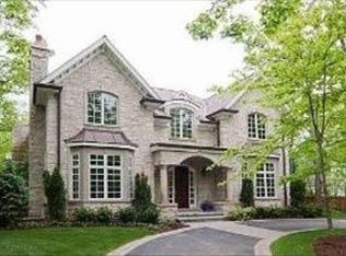 411 Crescent Dr, Lake Bluff, IL 60044