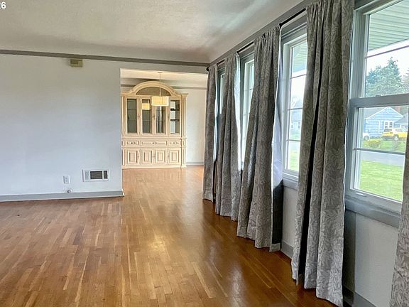 5th image of 480 Gilbert St