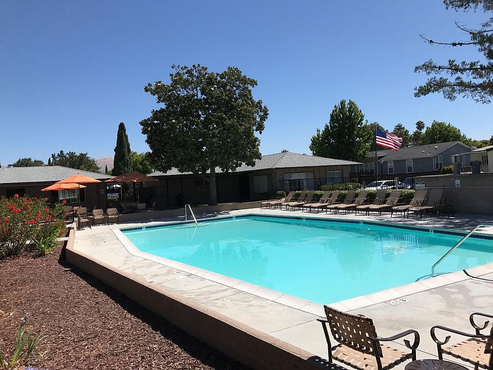 2nd image of 191 El Bosque Dr #191