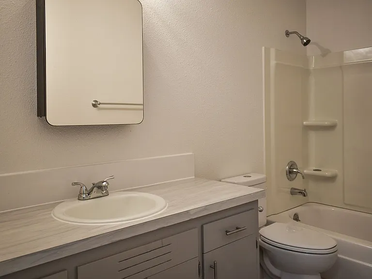 Kathy-Ann Apartments — Photo 30
