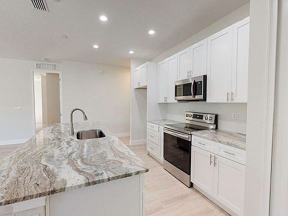 5th image of 434 Borraclough Ave