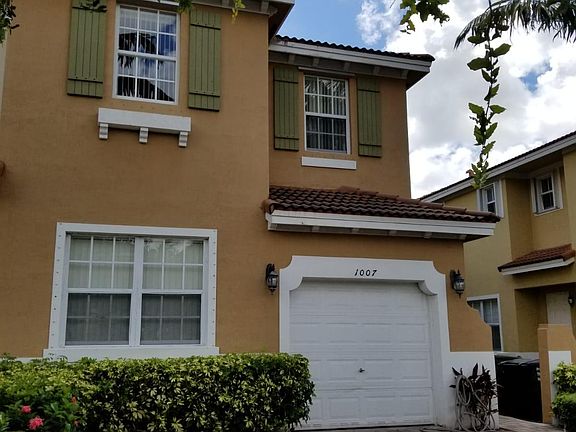 2nd image of 1007 NE 30th Ave