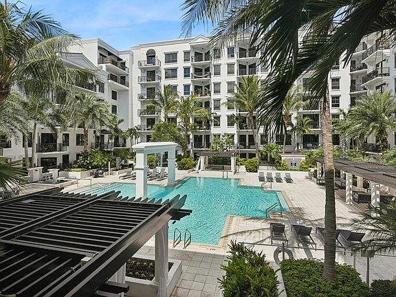 Joya_amenity_pool__2013