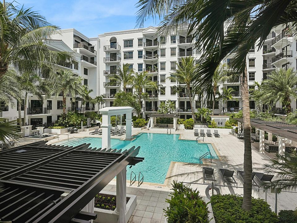 Joya_amenity_pool__2013