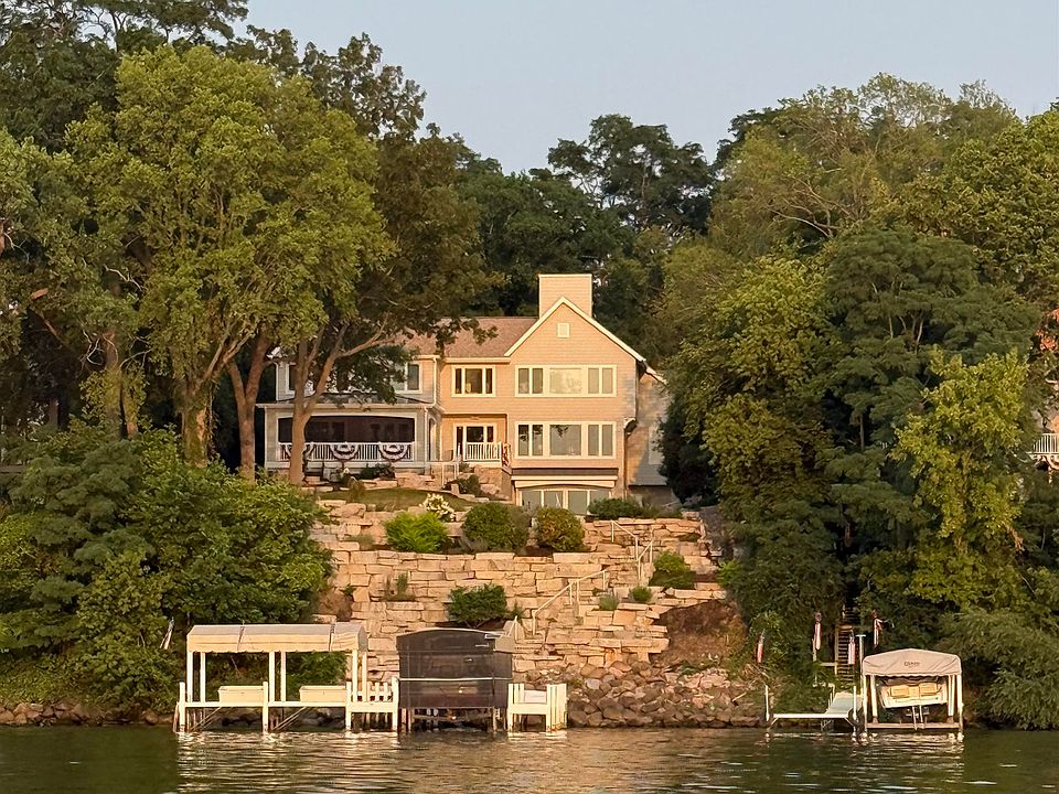 1st image of 1077 Farwell Dr