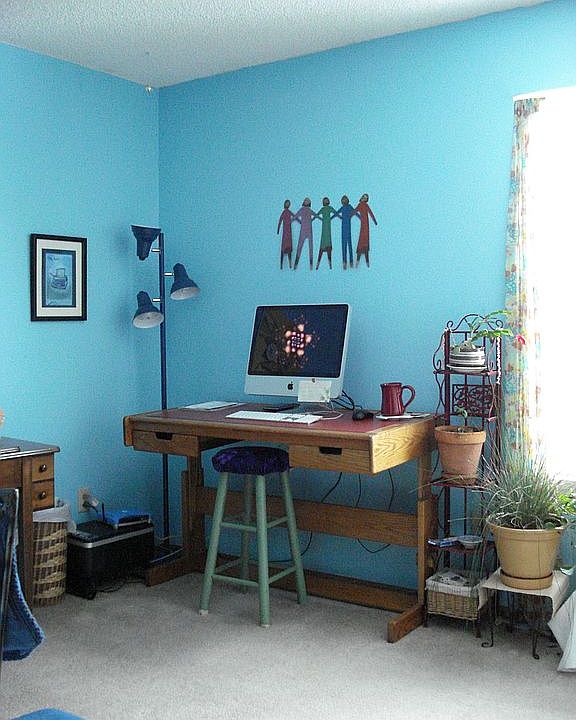 2nd bedroom w/ large closet