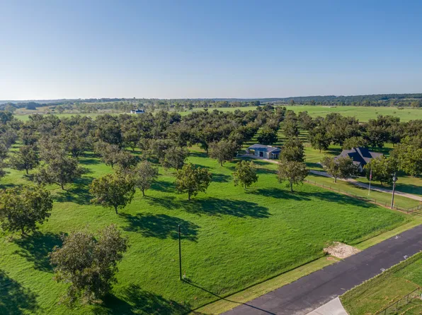 1917 Burkett Ct, Cleburne, TX 76033