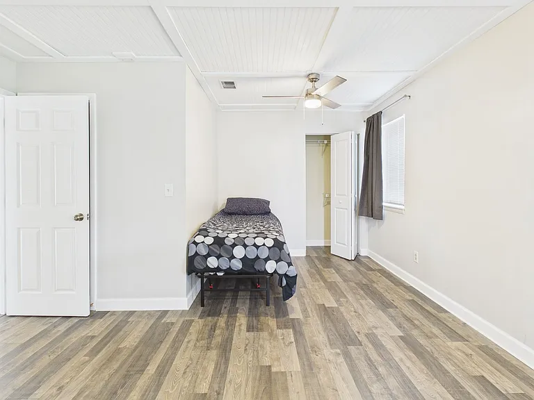 1336 Hunters Rd #C — Photo 14
