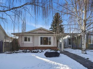 132 E Shawcliffe Cir SW, Calgary, AB T2Y 1H2