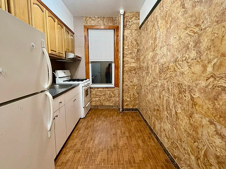 33-78 11th St #3C — Photo 4
