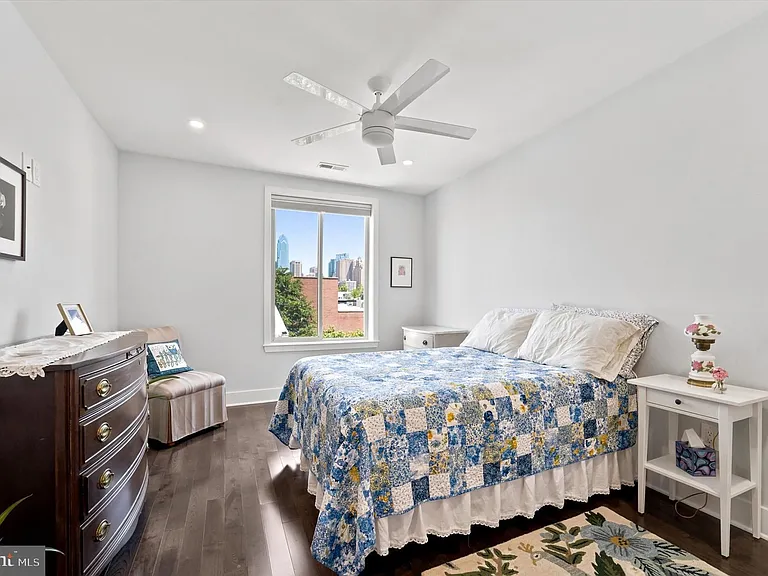 1729 Carpenter St #C — Photo 12