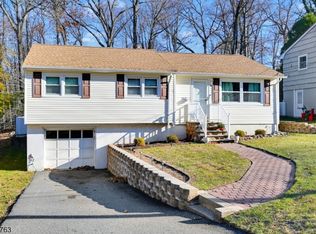59 Pawnee Ave, Oakland, NJ 07436