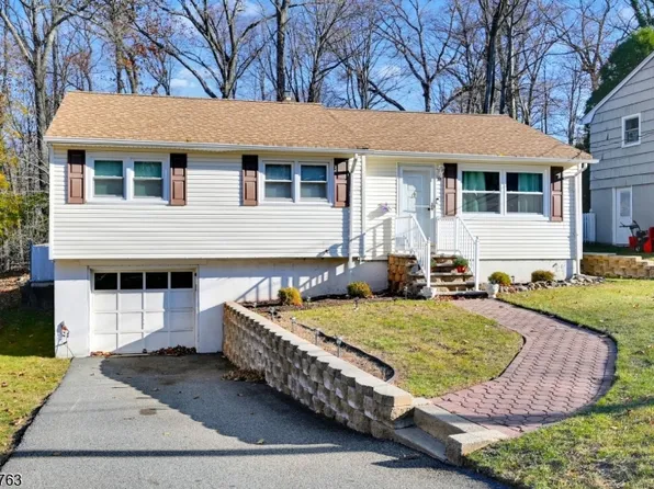 59 Pawnee Ave, Oakland Boro, NJ 07436