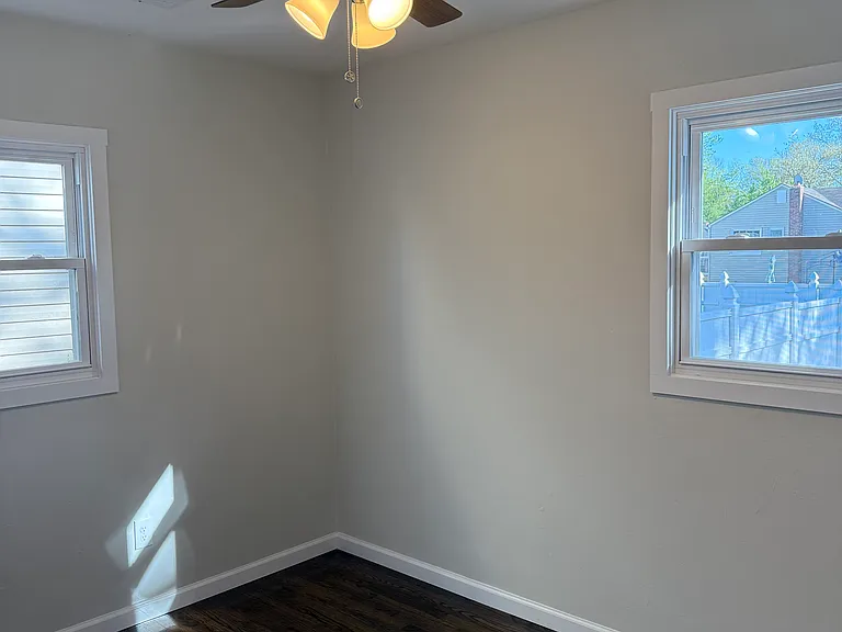 180 Seabreeze Ave — Photo 4