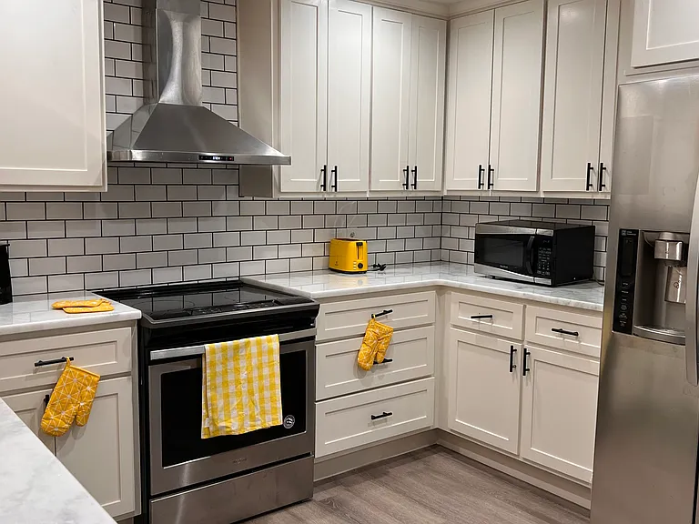 Kitchen-Furnished