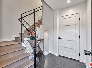 117 N Manhattan Pl, Los Angeles, CA 90004
