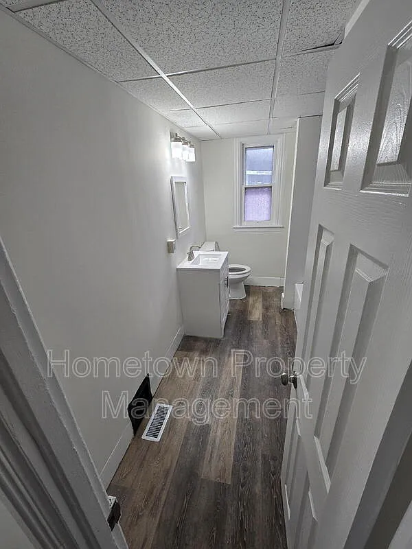 3 bed, 1.0 bath, 1290 sqft, $1,500 — Photo 4