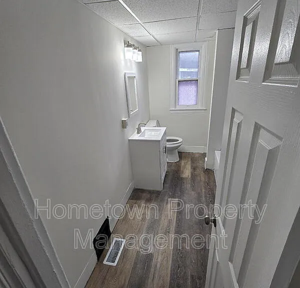 550 Nelson St — Photo 4
