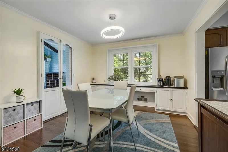 3 bed, 2.0 bath, $5,200 — Photo 4