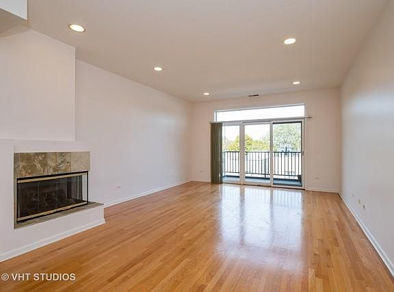 2nd image of 2042 W Belmont Ave