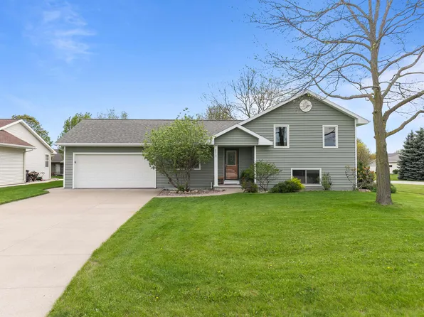 2319 Deer Prairie Dr, Neenah, WI 54956