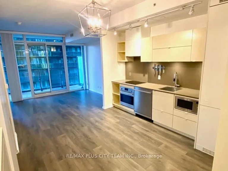 125 Peter St #607 — Photo 3