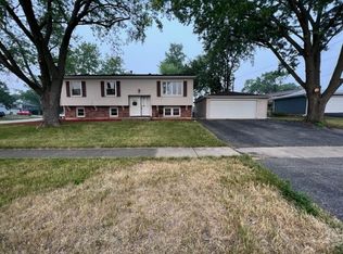 7801 Valley View Ln, Woodridge, IL 60517