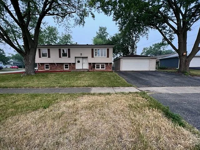 7801 Valley View Ln photo 1